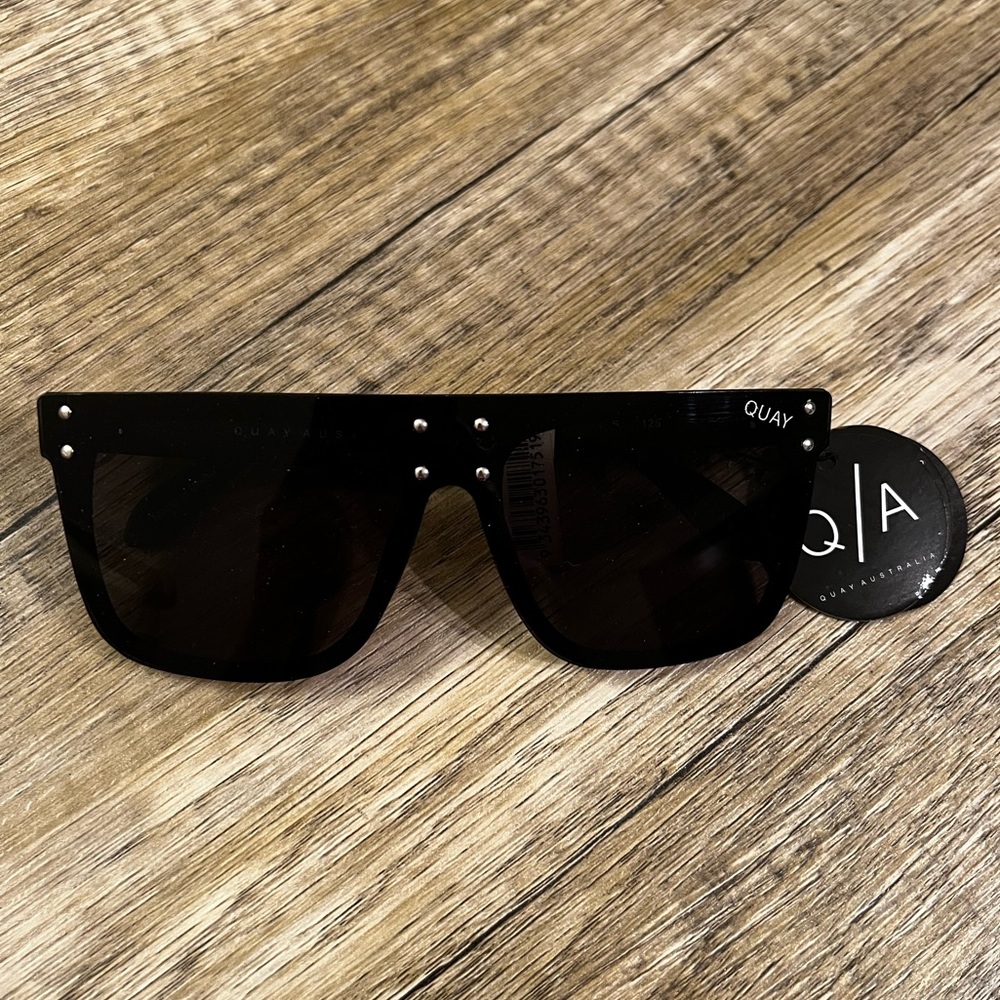 QUAY x KYLIE Hidden Hills Collection - NEW WITH TAGS